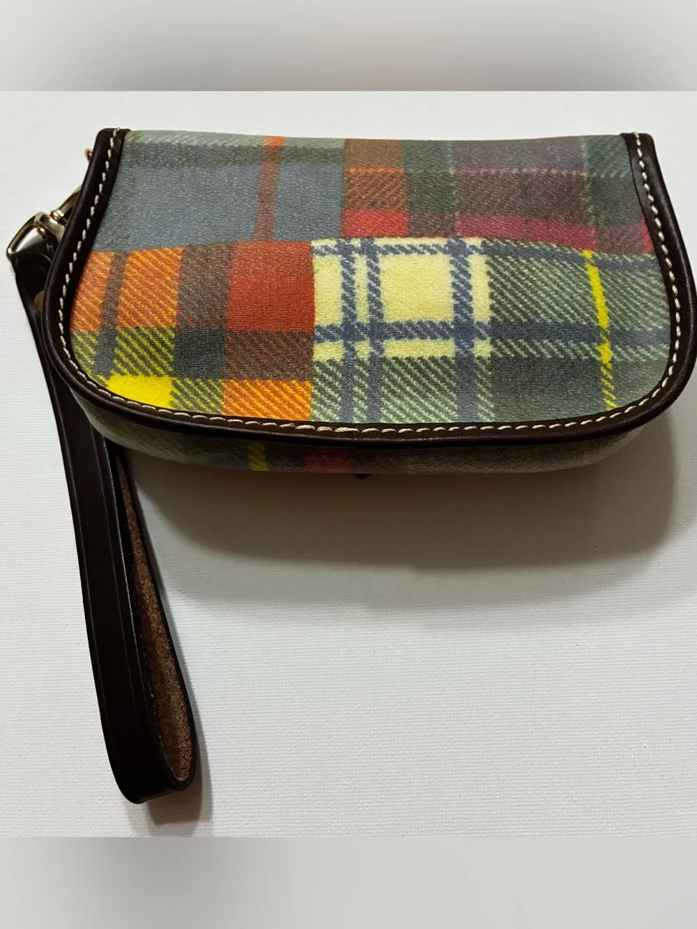 Dooney & Bourke  EUC Multicolor Plaid Crossbody Logo Charm Brown  Leather Strap